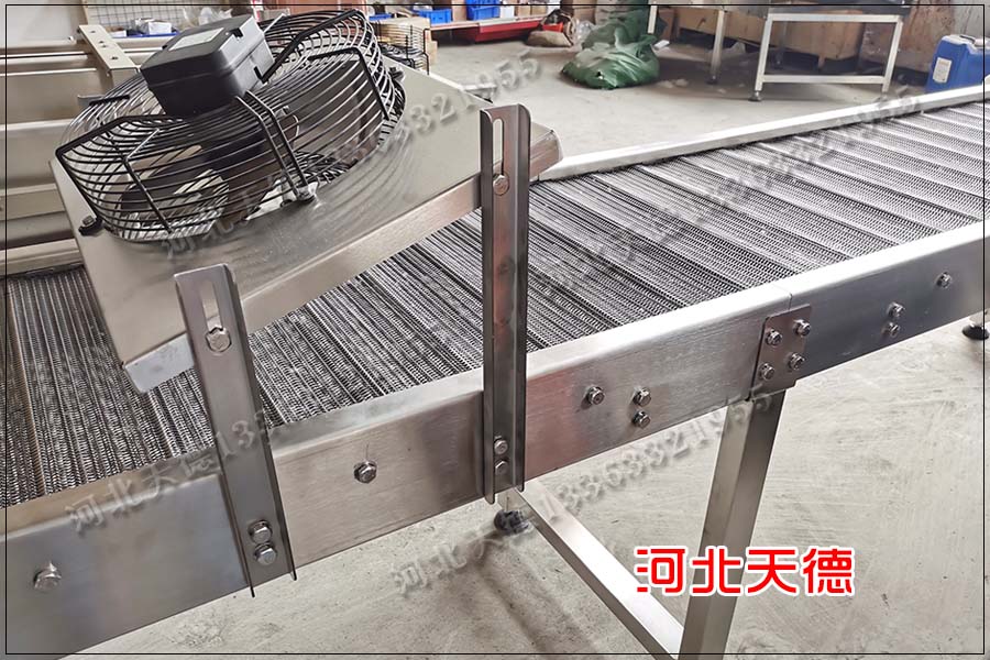 網(wǎng)帶輸送機